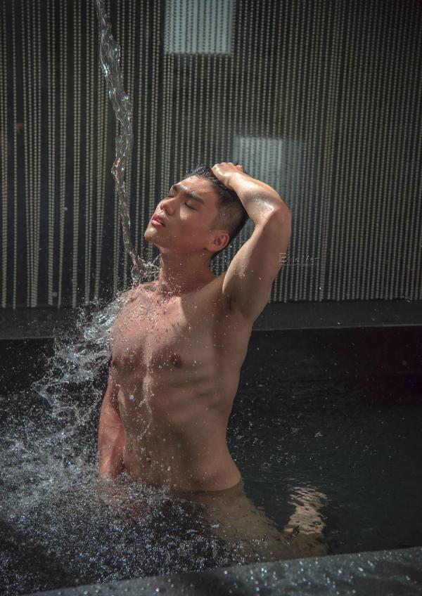 PHOTO-SET-BLUE-MAN-64---A-ZHEN-ONE-YEAR-LATER